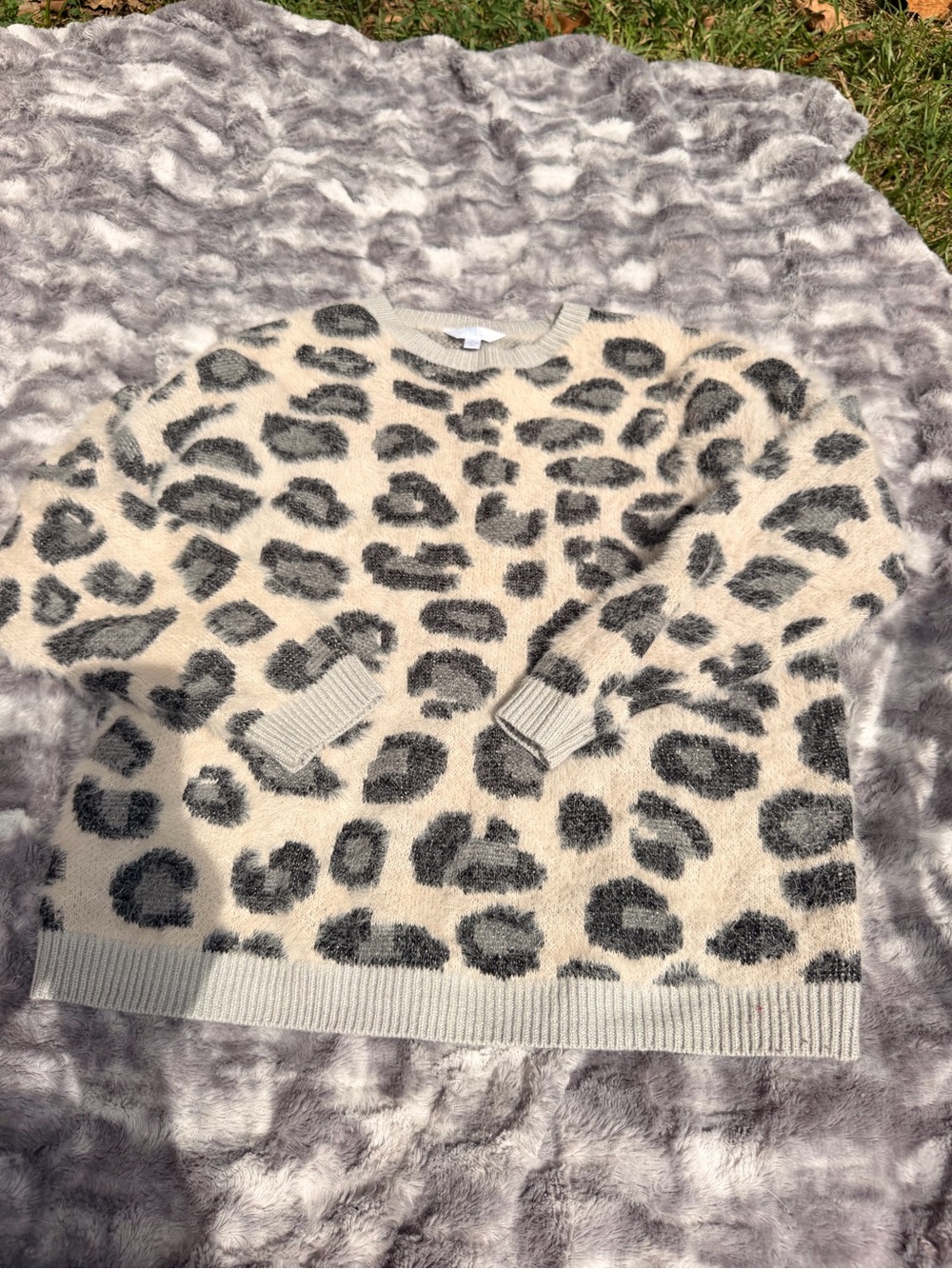 Time and Tru Cream Crewneck Sweater with Gray Leopard Print size L (12/14)